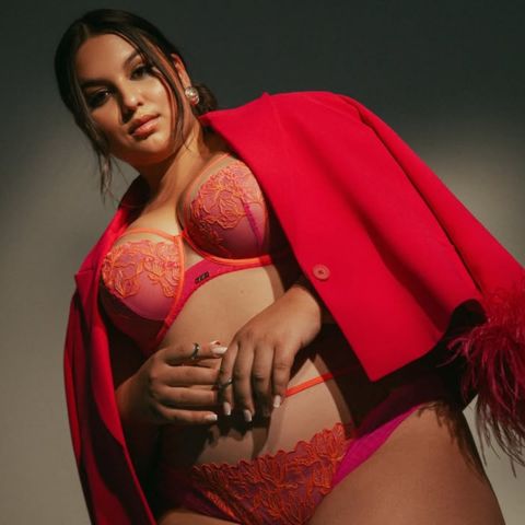 Femei|#c51528|Sutiene, chiloți, lenjerie de noapte|și îmbrăcăminte pentru casă!