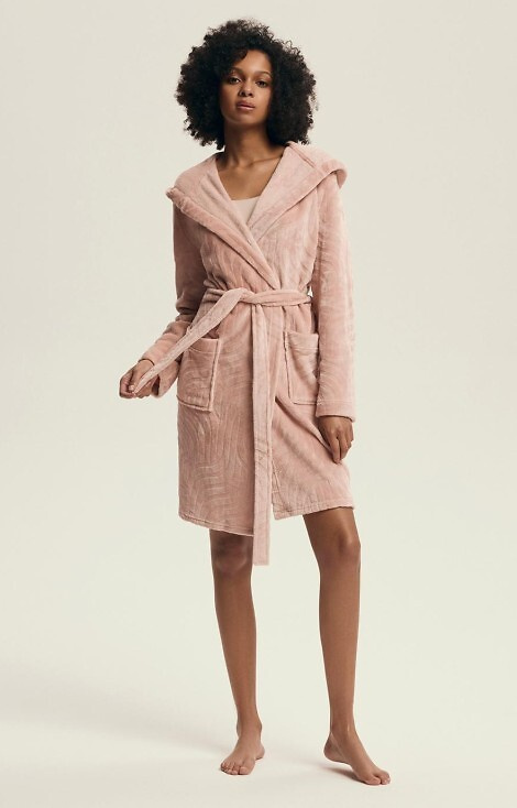 43602 Halat de damă Devyn cu glugă Henderson Dusty Rose – Scurt, cald, din velur