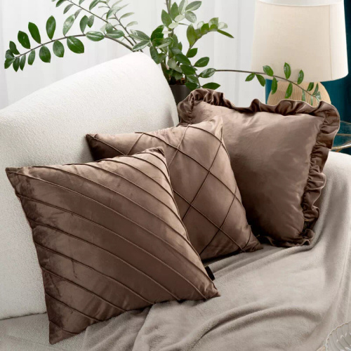 Față pernă Brenda 45x45 verde salvie catifea cu volane dark beige