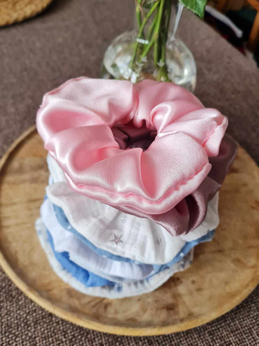 GS Scrunchie banda de păr din satin Marija - roz