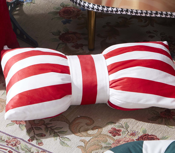 Pernă cu fundă de Crăciun 30x50, velur, de sub ac și ață – decorațiune de Crăciun