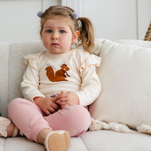 Body pentru bebeluși Fluffy Tails Eevi – ecru, mâneci lungi, volane pe umeri