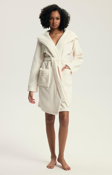 43599 Halat de baie cu glugă Darlan pentru femei, culoare crem Henderson – moale, ușor, peste genunchi