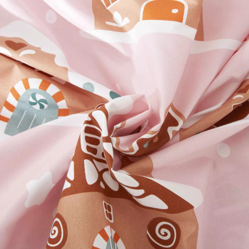 Set de lenjerie de pat din microsatin Gingerhouse, căsuțe de turtă dulce de Crăciun, roz I25, Spod Igły i Nitki – moale, neted și durabil