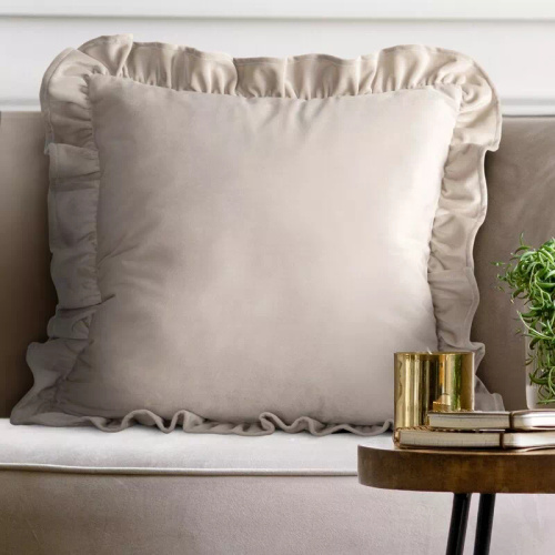 Față pernă Brenda 45x45 verde salvie catifea cu volane beige