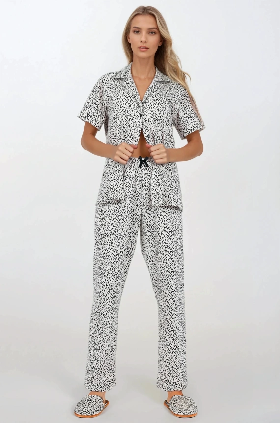 Despre Stil Pijamale lungi de dama cu fermoar Momenti Per Me bej