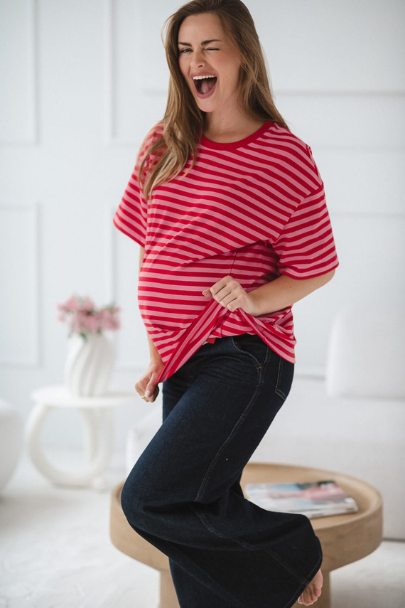 Tricou Mamahood Milk&Love pentru sarcină și alăptare, dungi roșii și roz – confortabil și elegant