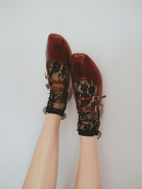 Șosete I1100 Ismena Fiore – Șosete din dantelă cu model floral, volănaș, elegante