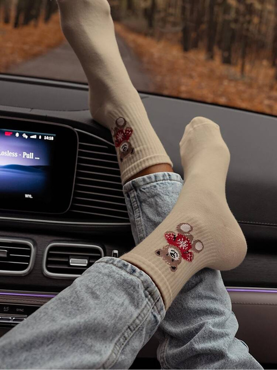 0200-132 Ursuleț în pulover Crăciun șosete damă Milena - bej