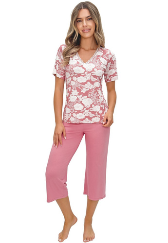 Pijama dama Tina 3/4 donna – pijama din vâscoză cu imprimeu floral, decolteu V cu dantelă, pantaloni 3/4