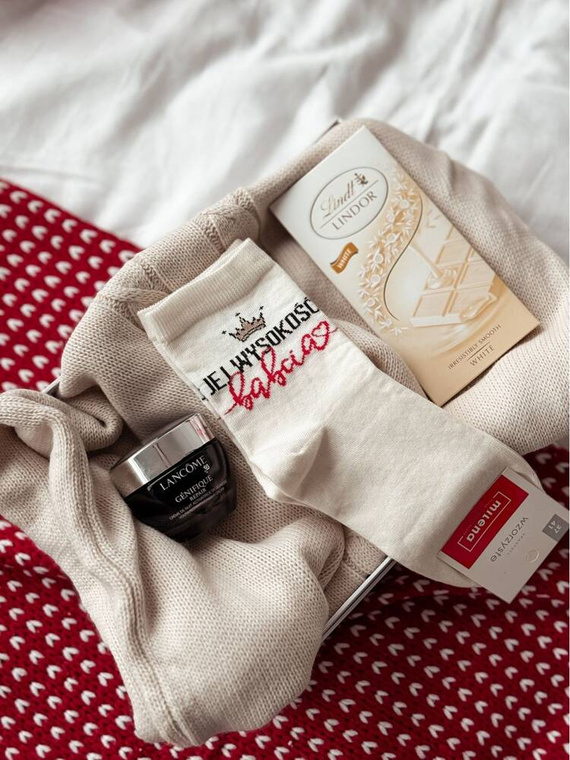 0200-134 Alteța Sa Bunica Milena șosete damă - ecru