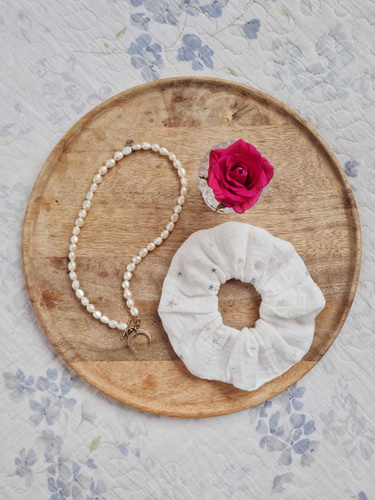 Banda de păr din muselină GM Scrunchie Marija - vedete