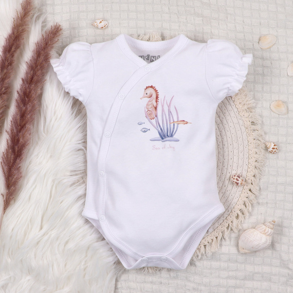 ABN-5474 Body plic Nini Underwater World alb – bumbac organic, mâneci scurte