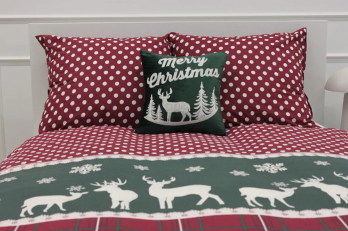 Set de lenjerie de pat de Crăciun din bumbac de la Spod Igły i Nitki – ren în carouri, buline, roșu și verde, set cu fermoar, 100% bumbac