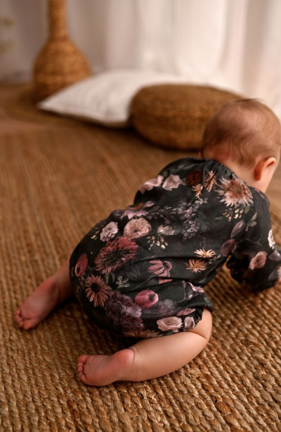 Mystery of Flowers Body pentru bebeluși din bambus cu mânecă lungă Makashka – 100% bambus