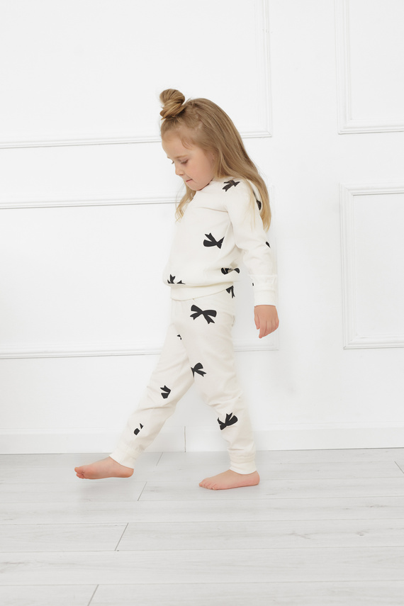 Pijama pentru fete Figaro - ecru, bumbac, mâneci lungi și pantaloni Italian Fashion 