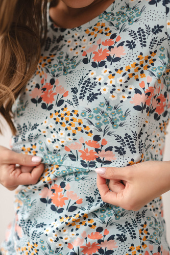 Cămașă cu lapte Bluză pentru alăptare și maternitate cu mâneci scurte Milk&Love meadow pe albastru