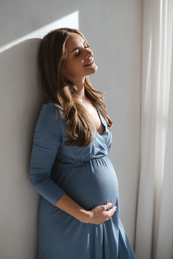 Cămașă de noapte pentru gravide și alăptare Star Light din bambus – elegantă, respirabilă, ideală pentru maternitate