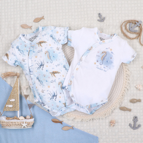 ABN-5443 Body cu mâneci scurte Nini Sea Of Joy – bumbac organic, pentru bebeluși