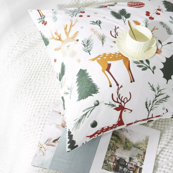 Set de lenjerie de pat din microsatin Pădurea de Crăciun, Alb de Crăciun I25, Spod Igły i Nitki – moale, neted și rezistent