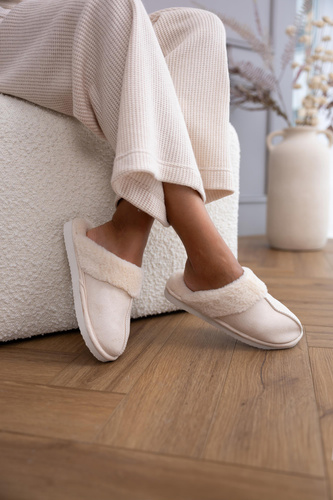 Papuci Tiffanny Sensis – Papuci de damă pufoși tricotați și din piele întoarsă artificială | Vârf închis, talpă rigidizată