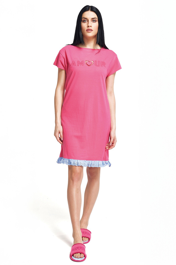 Cămașă de noapte Oxxana Pink – 100% bumbac, inimă brodată, dantelă și volan