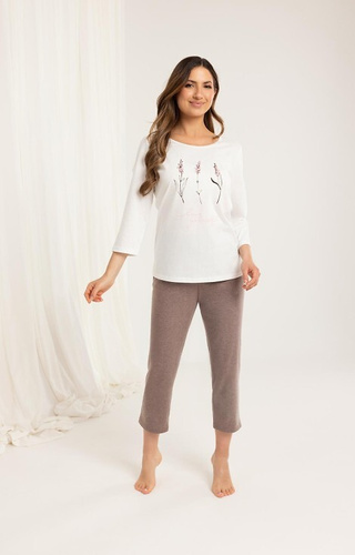 Pijamale 703 Regina bumbac ecru – dama, maneci 3/4, pantaloni 7/8, imprimeu cu plante