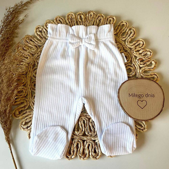 PG081 Costum de dormit pentru bebelusi cu nervuri Mamatti - alb