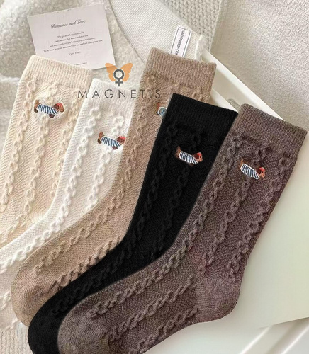 Șosete damă CO5028 Magnetis Dachshund – bumbac, model jacquard, broderie