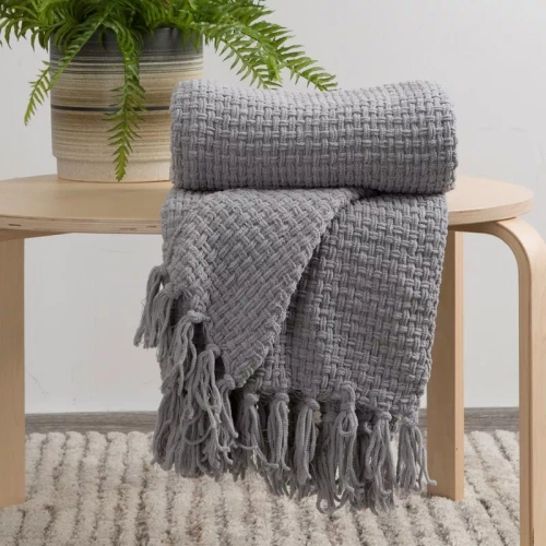 Patura Suzi, cuvertura de pat, tesuta cu franjuri, eurodrape, gri