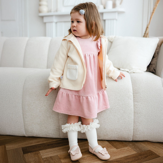 Rochie din catifea Fluffy Tails Eevi – roz, cu volane pe umeri