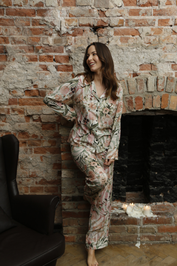 86632 Pijamale de damă Ines cu flori de pescăruș cu fermoar