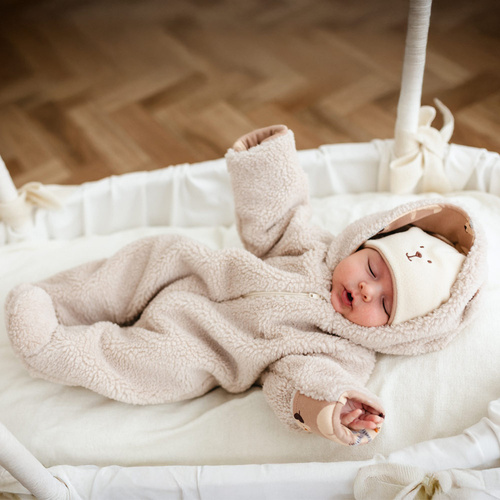 Salopeta Beary Cool Eevi pentru bebelusi – din shearling, bej, cu urechi si fermoar