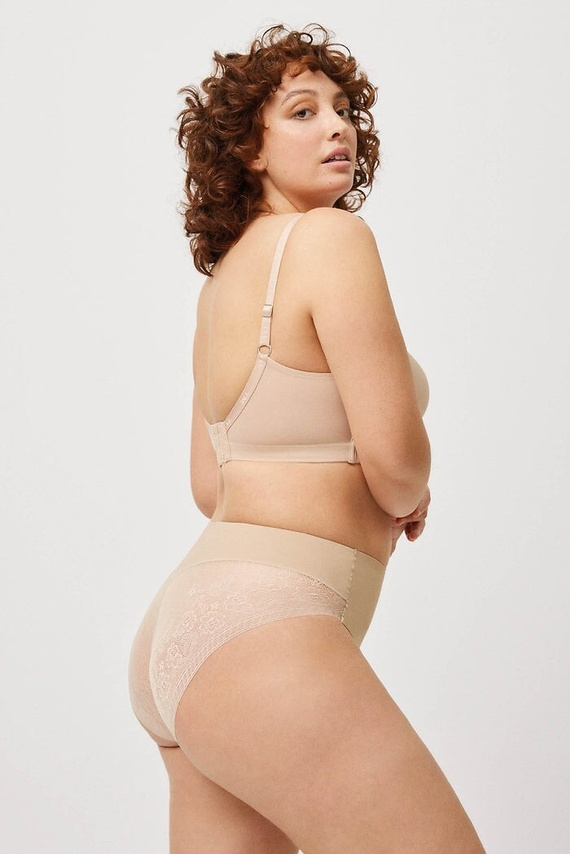 19617 Chiloți de damă Ysabel Mora bej - dantelă, confortabili, clasici