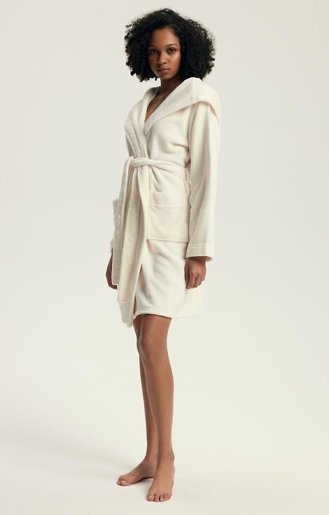 43599 Halat de baie cu glugă Darlan pentru femei, culoare crem Henderson – moale, ușor, peste genunchi