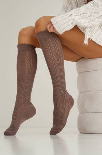 0330 Șosete de damă înalți până la genunchi ajurate Milena - cappuccino