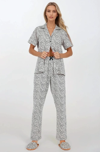 Despre Stil Pijamale lungi de dama cu fermoar Momenti Per Me bej