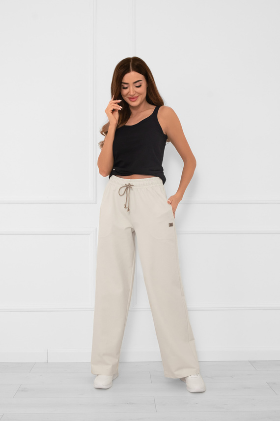 Pantaloni lungi pentru femei Caro bej - pantaloni eleganți, stilați, într-o culoare la modă