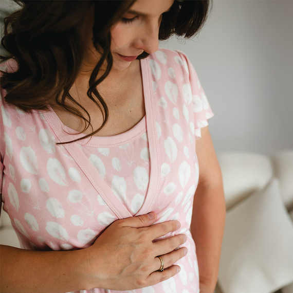 Cămașă de noapte din bambus pentru maternitate și alăptare Emily Eevi – roz