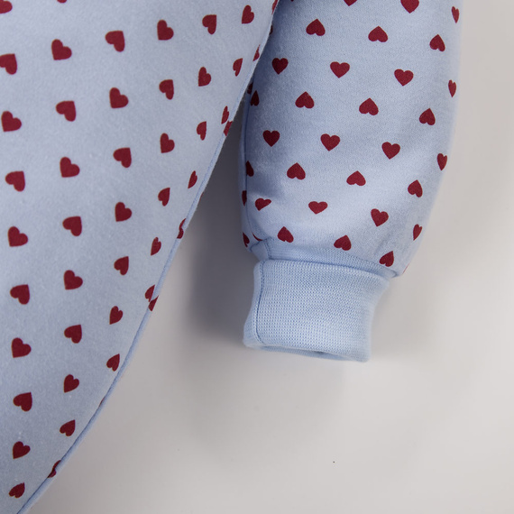 Salopetă nou-născut Love Eevi albastră cu inimioare 100% bumbac, mâneci rabatabile