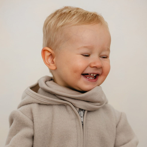 Esarfa pentru copii Eevi din lana merinos - bej, moale si respirabila