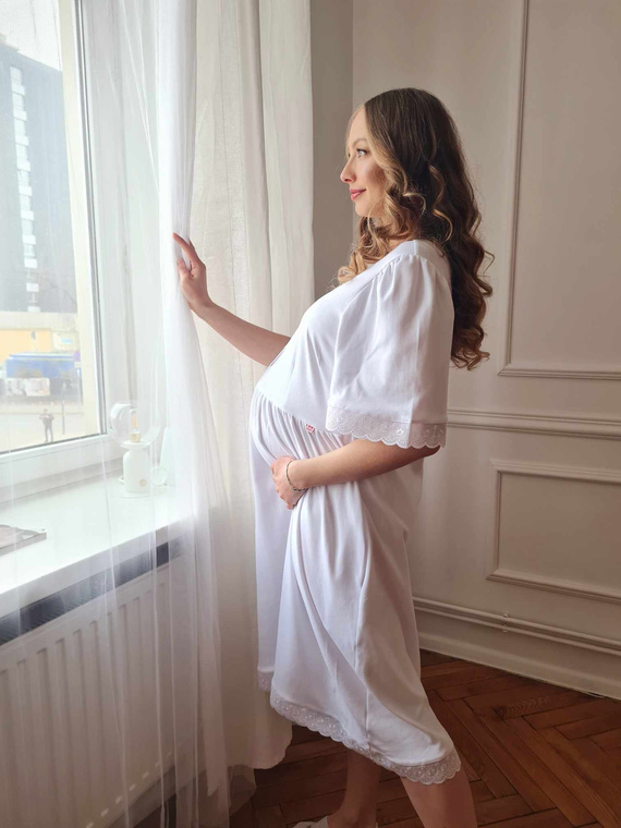 Cămașă Maternitate și Alăptare 34PE Bujor cu Dantela Marija – 100% Bumbac – Alb