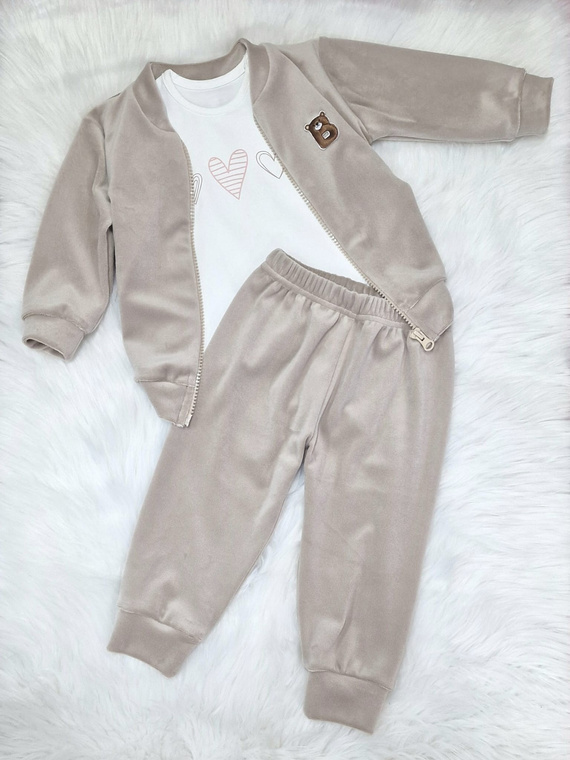 Body pentru bebelusi cu trei inimi Bambarillo ecru - bumbac, tricot elastic, perfect pentru treningul "URSUL"