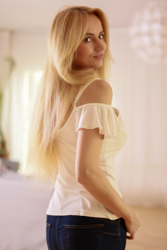 Bluza dama Vera Mirale - umar deschis, volan, vascoza - ecru