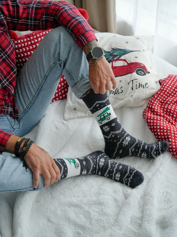 1290-030 Șosete de Crăciun pentru bărbați Milena melanj 03 – Mașină cu brad de Crăciun, bumbac