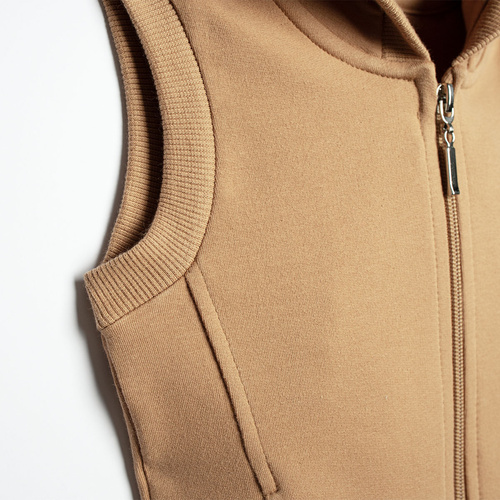 Bezrękawnik dziecięcy 222272 Olo Nicol caramel cu glugă din bumbac fleece