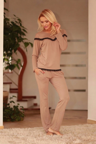 Pijamale damă Kalimo Calpe din vâscoză, lungă, cu volănașe și buzunare, culoare latte