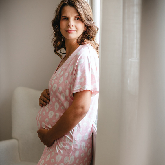 Cămașă de noapte din bambus pentru maternitate și alăptare Emily Eevi – roz