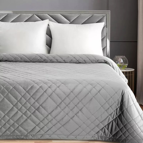 Ria 6 Cuvertura de pat decorativa din catifea Eurodraperii argintie