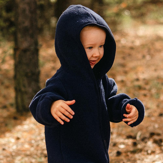 Salopă pentru bebeluși Eevi din lână merinos – bleumarin, moale și respirabilă